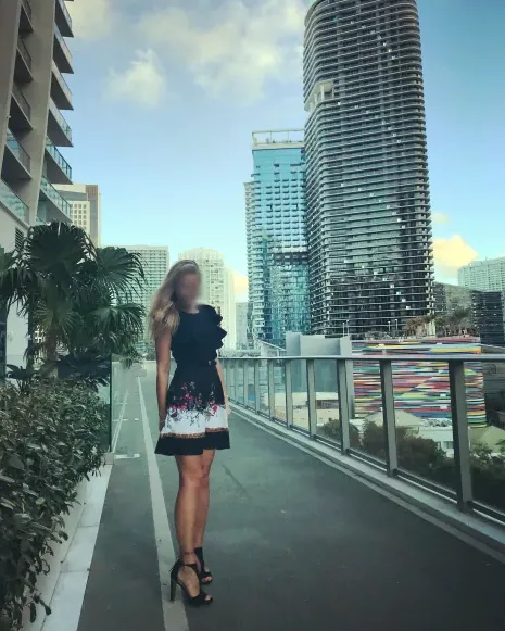 Claudia, 35