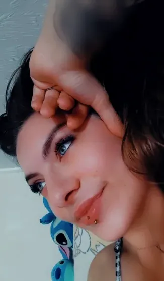 Emma, 24
