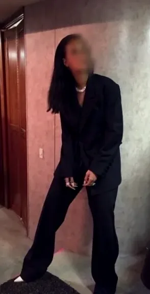 Fiona, 23