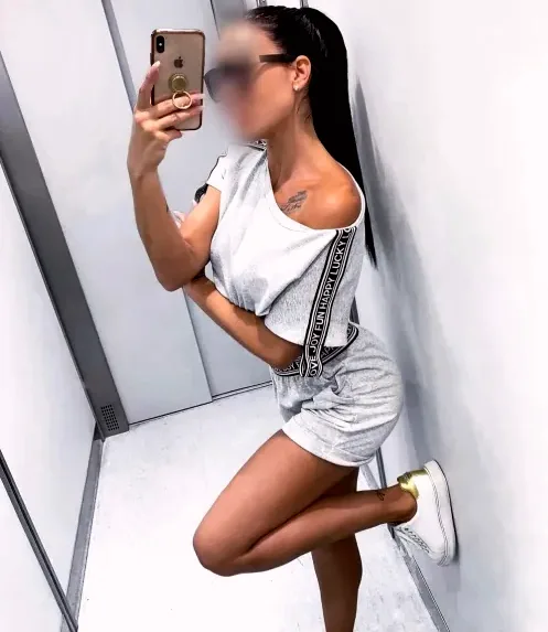 Kira, 34
