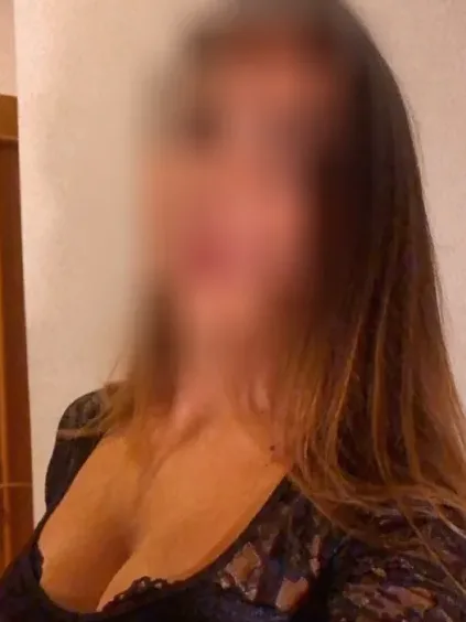 Lara, 28