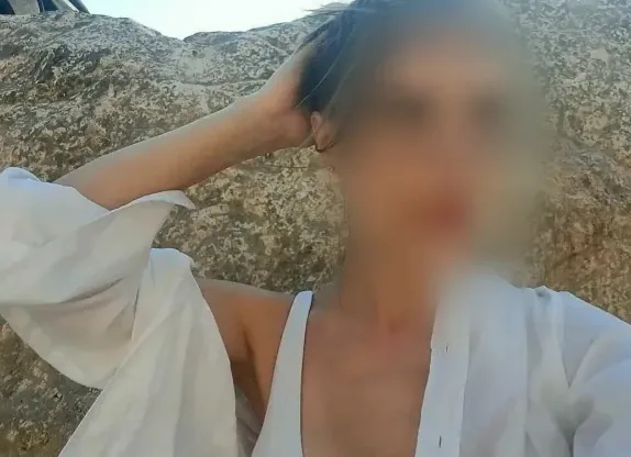 Maja, 28