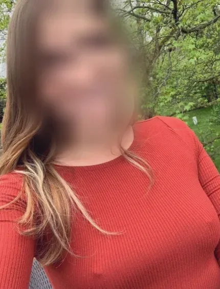 Manuela, 32