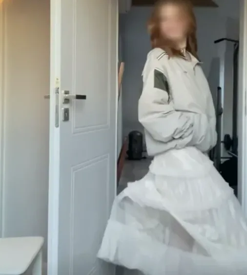Simone, 20