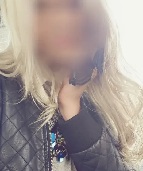 Vanessa, 32