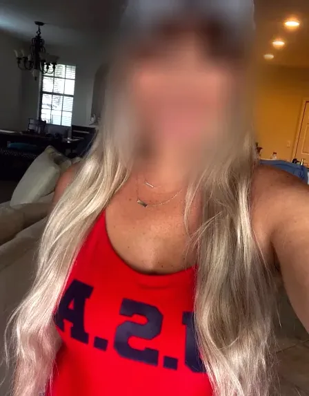 Andrea, 38