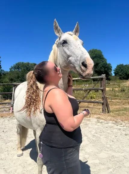 Büsra, 23
