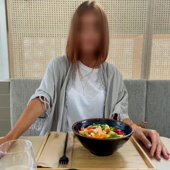 Julia, 37