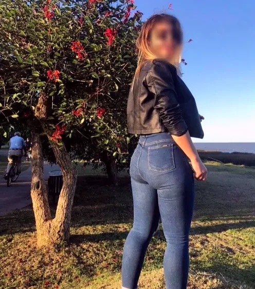 Neele, 36